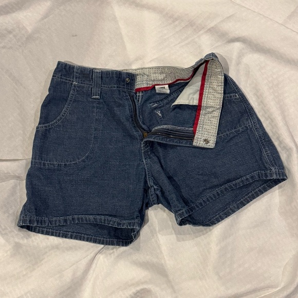 Vintage 2003 Levi's Dark Blue Jean Shorts size 10 flap pockets y2K 4 inch - Picture 4 of 6